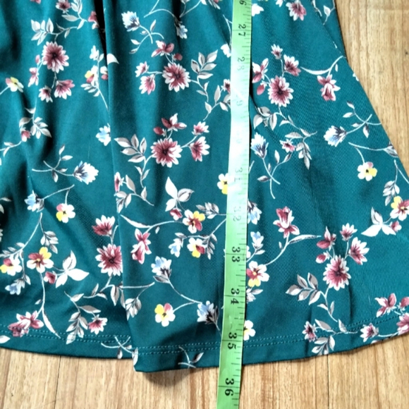 Kaileigh Green Floral Wrap Dress – Soft Stretch Fit Size Small - Picture 8 of 8